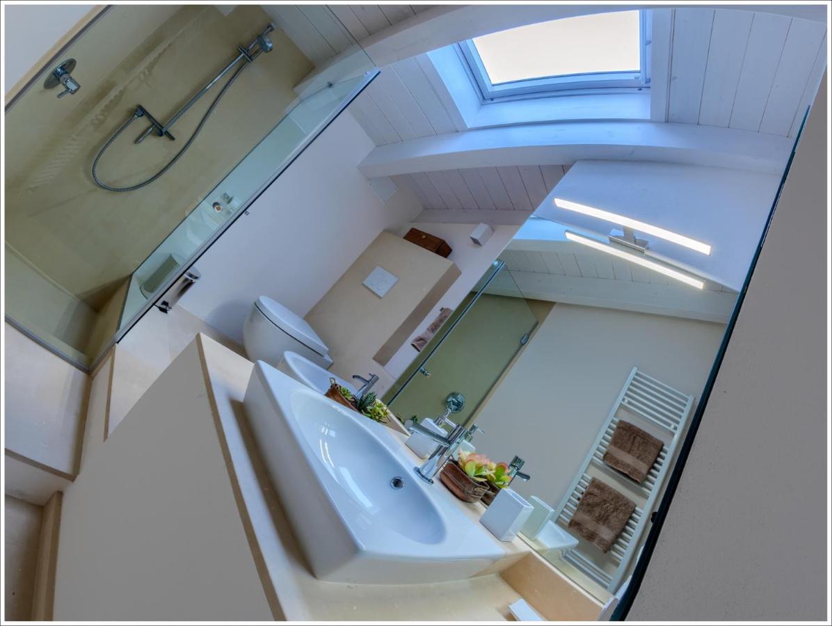 Villa Aquarius - Larihome A08 Vercana ภายนอก รูปภาพ